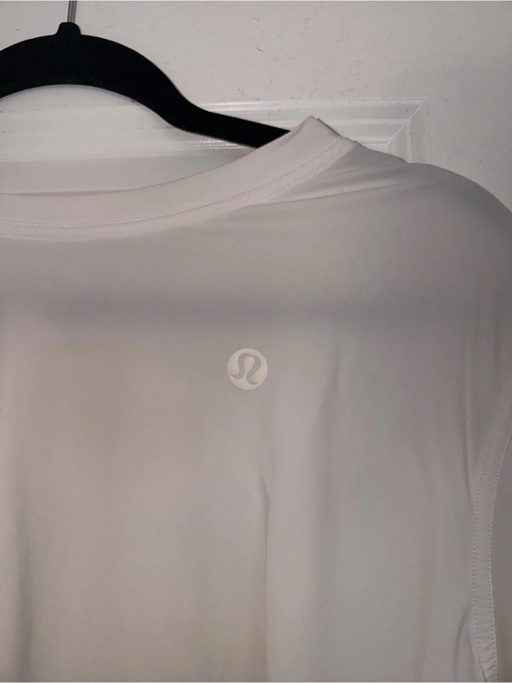 lululemon athletica Women’s White Cropped Performance Tee - Picture 2 of 3